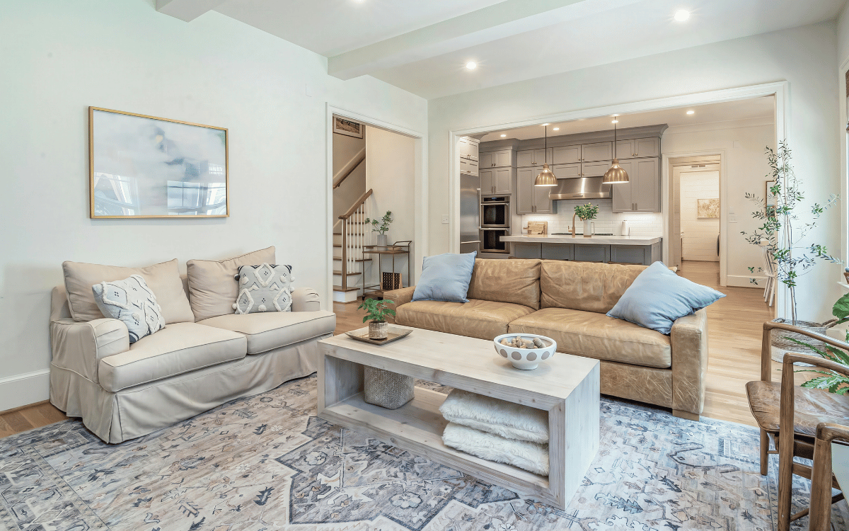 muebles de diseño para salones en Barcelona con estilo moderno y elegante en salón contemporáneo