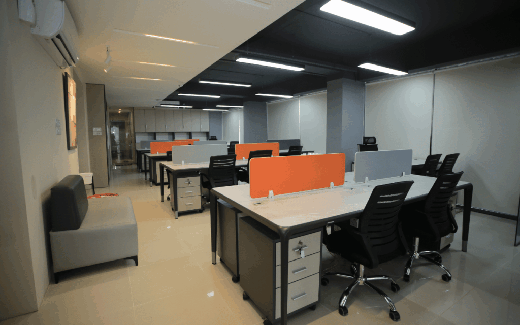 despacho corporativo con muebles de oficina modernos en Barcelona y sillas ergonómicas